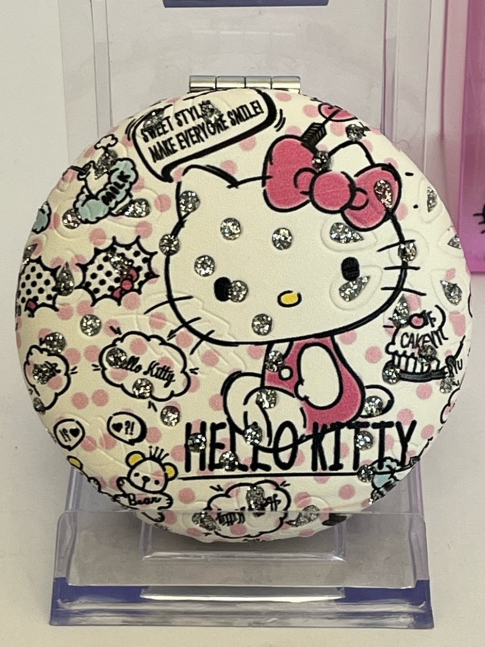 Hello Kitty 4-Piece Makeup Essentials - Picture 4 of 15